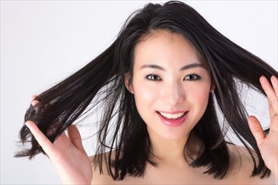 縮毛矯正をお考えの方は灘駅近くのヘアサロン【CRESE】へお任せ!トリートメントのセットもご用意